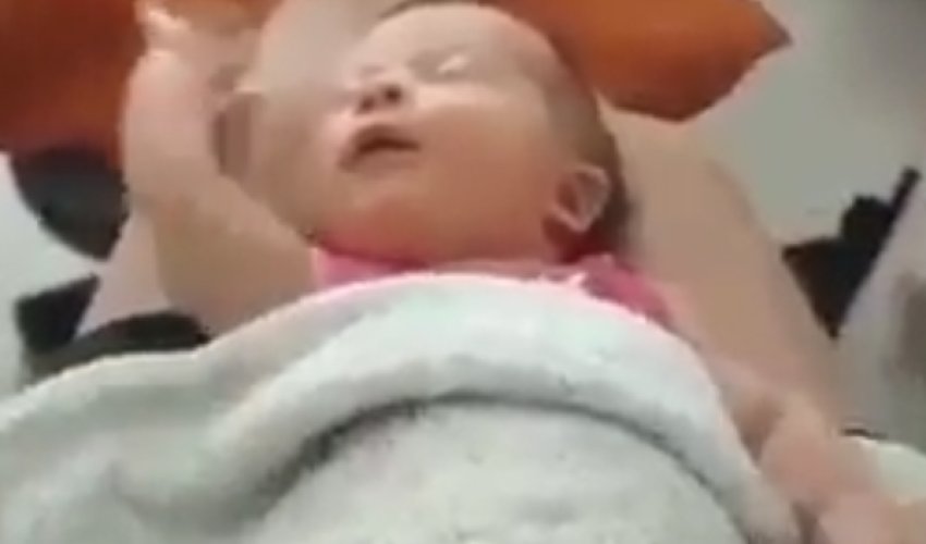 MÜXTƏLİF: Yuxulu körpənin məntiqli hərəkətləri