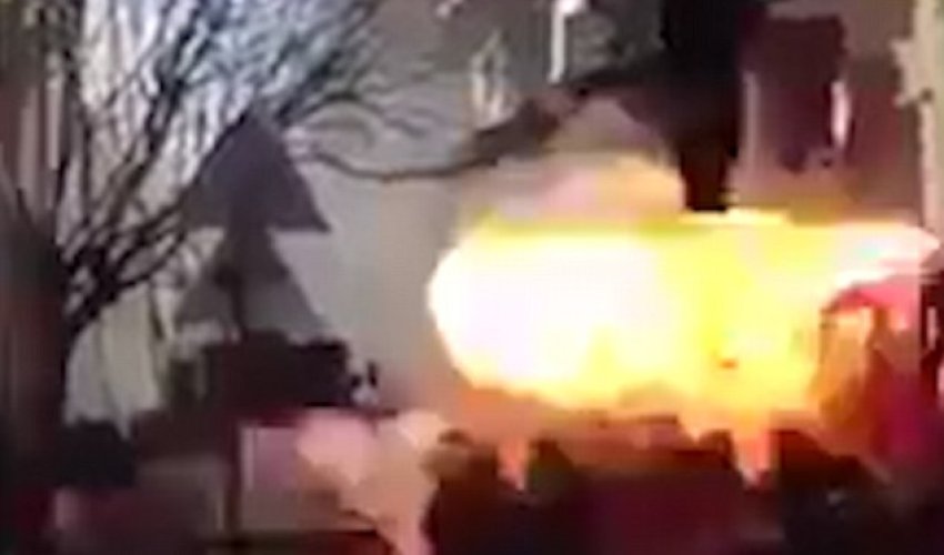 Terrifying moment ISIS suicide bomber detonates himself in a crowd Terrifying moment ISIS suicide bomber detonates himself in a crowd