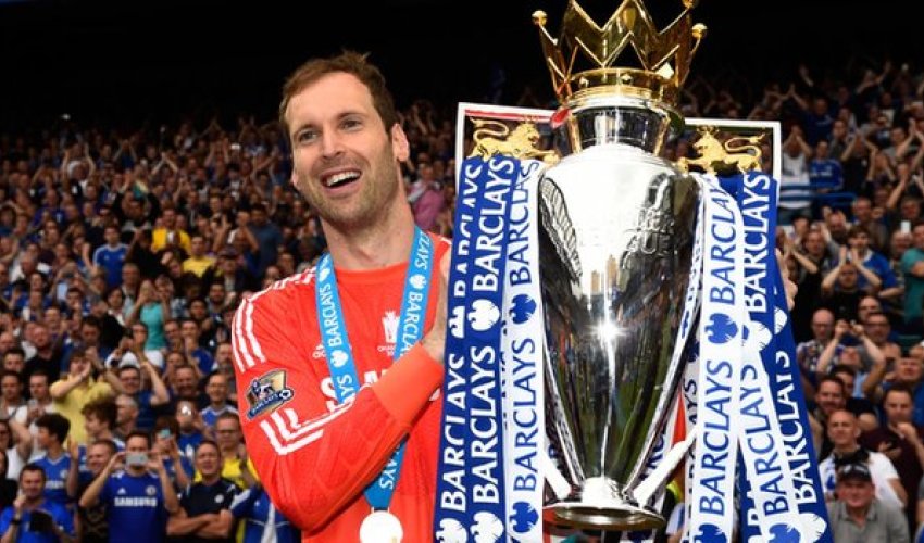 Petr Cech: Arsenal 'can go all the way' to Premier League title