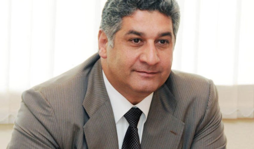 Azad Rəhimov manatın məzənnəsinin düşməsindən danışdı Azad Rəhimov manatın məzənnəsinin düşməsindən danışdı
