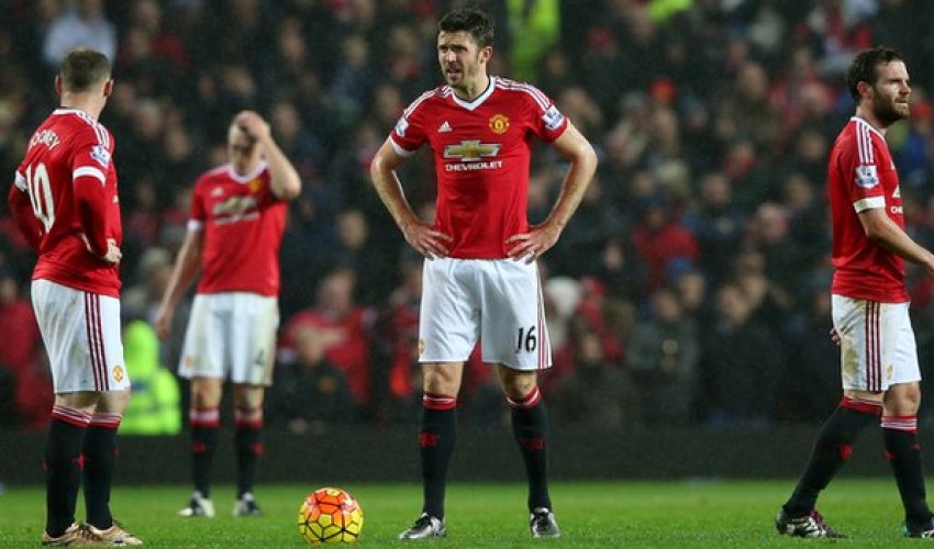 Man Utd players trying their best for Louis van Gaal, says Carrick