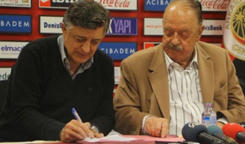 Türkiyə klubu son 5 ayda 5 baş məşqçi dəyişib