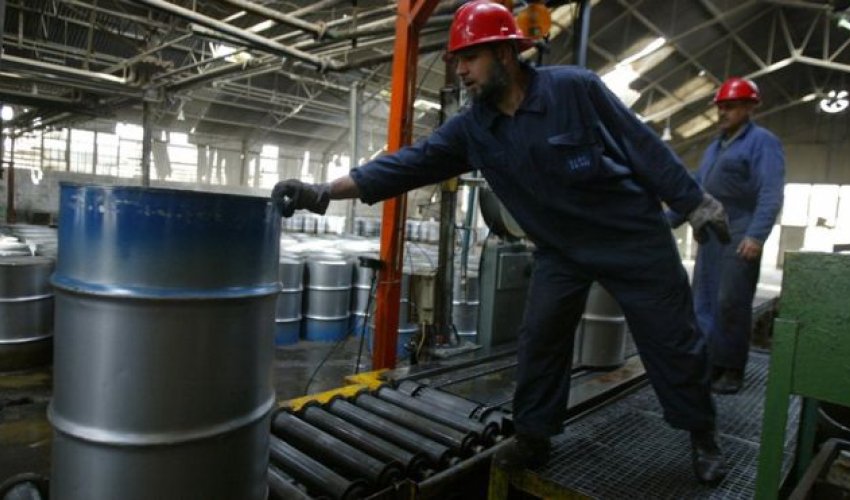 Crude oil falls further, to fresh multiyear lows Crude oil falls further, to fresh multiyear lows