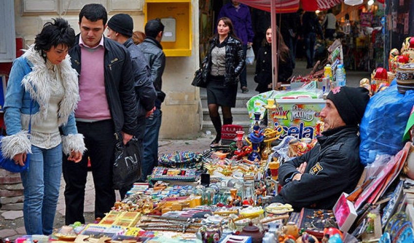 İcazəsiz küçə ticarəti ilə məşğul olanlar cərimələnəcək
