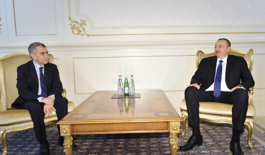 İlham Əliyev yeni təyin olunan səfirlərin etimadnaməsini qəbul edib
