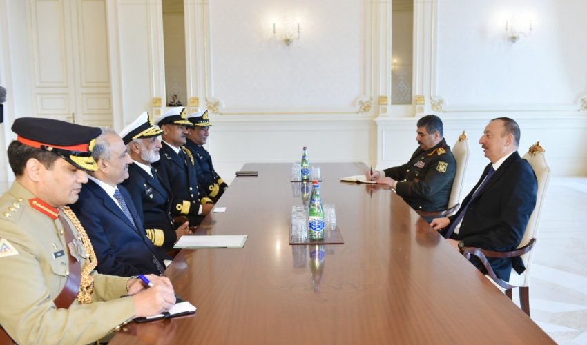 İlham Əliyev Pakistanın Hərbi Dəniz Qüvvələrinin komandanını qəbul edib