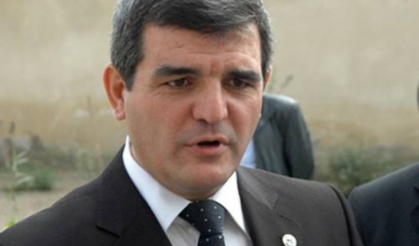 How much does Baku control ethnic Azerbaijanis inside Russia?