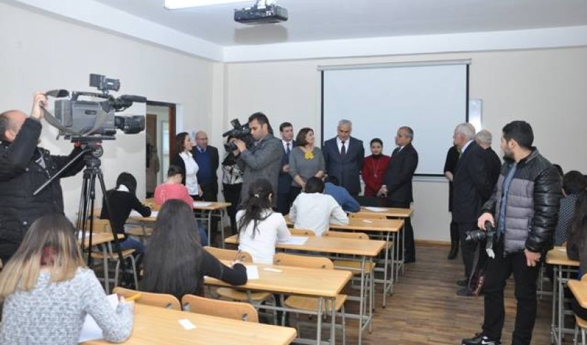 Təhsil ekspertləri və KİV nümayəndələri ADU-da imtahan sessiyasını izlədilər - Fotolar