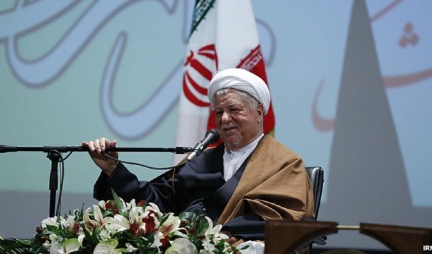 Rəfsəncani mühafizəkarları tənqid edir