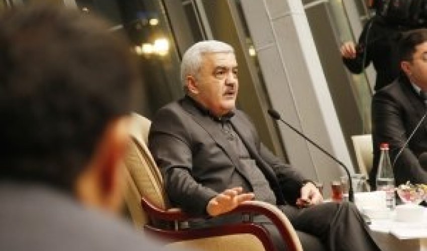 Rövnəq Abdullayev: 