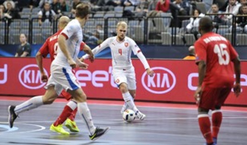 Azerbaijan pip Czechs by odd goal in 11