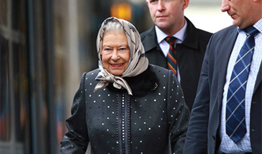 Королева прокатилась на электричке