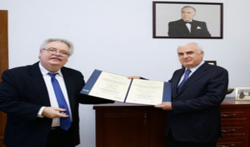 İsmət Abasova Macarıstanın Kapoşvar Universitetinin fəxri doktoru diplomu təqdim olunub