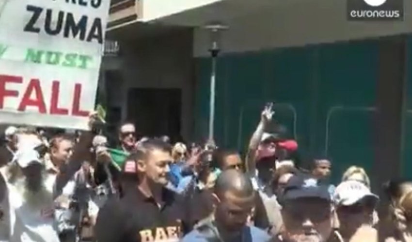 Оппозиция требует отставки президента