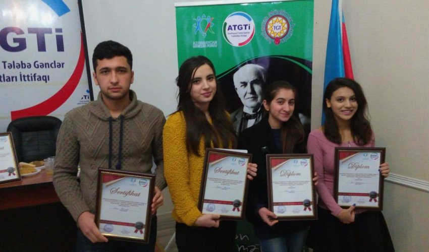 ADU tələbələri diplomla təltif olundu