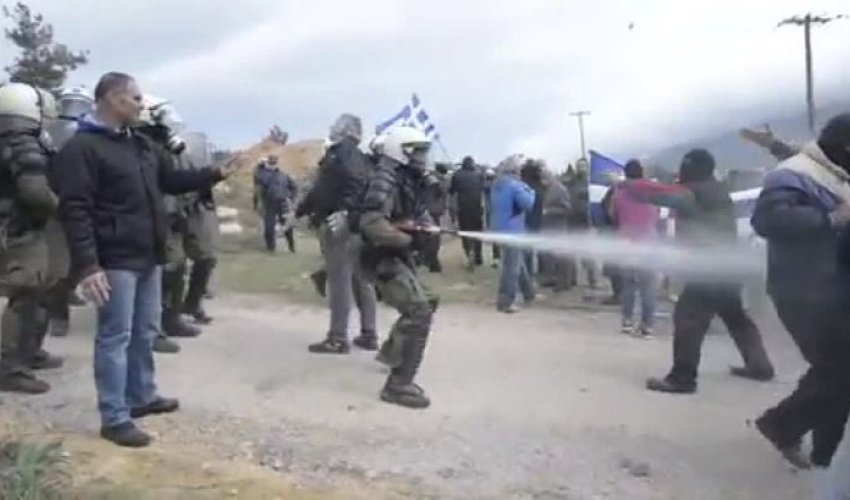 Полиция против мигрантов