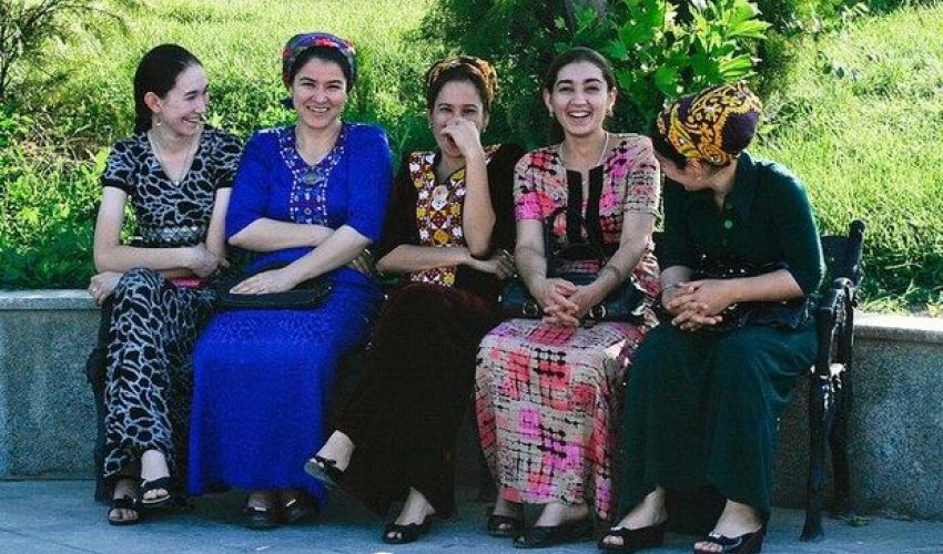 Türkmən qadınlarına 40 manatlıq 8 Mart hədiyyəsi