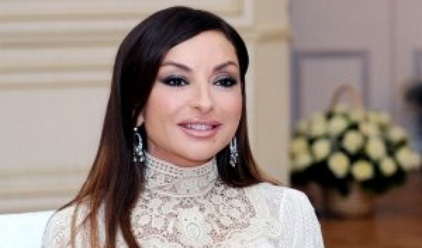 Mehriban Əliyevaya “İlin adamı” mükafatı təqdim olundu