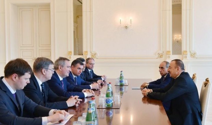 İlham Əliyev Dmitri Roqozini qəbul etdi