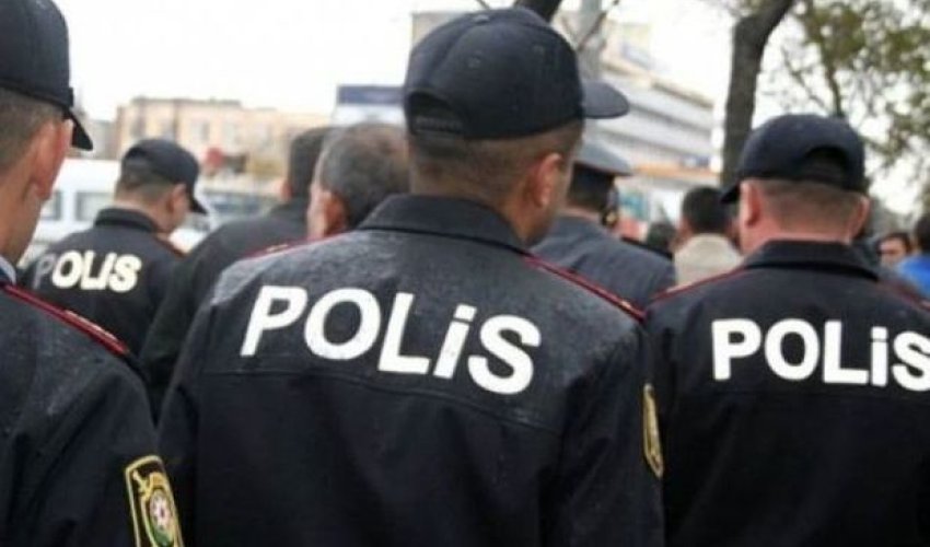 В Баку с полицейских сорвали погоны В Баку с полицейских сорвали погоны