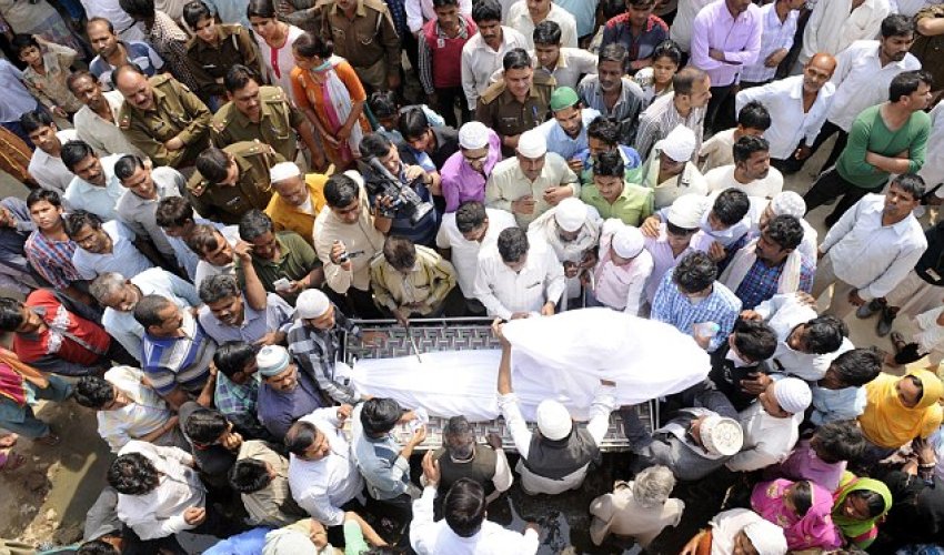 Hundreds mourn Indian 16-year-old burned alive following horrific rape