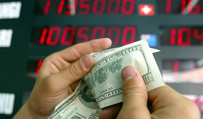 Dollar ucuzlaşdı Dollar ucuzlaşdı