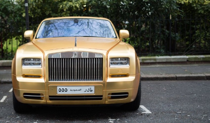 Super-rich Saudi arrives in London with fleet of gold cars