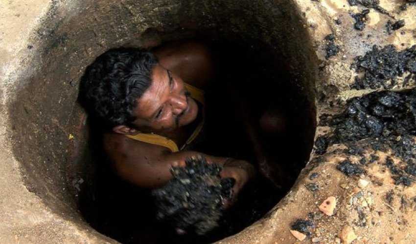 India's sewer workers risking their lives
