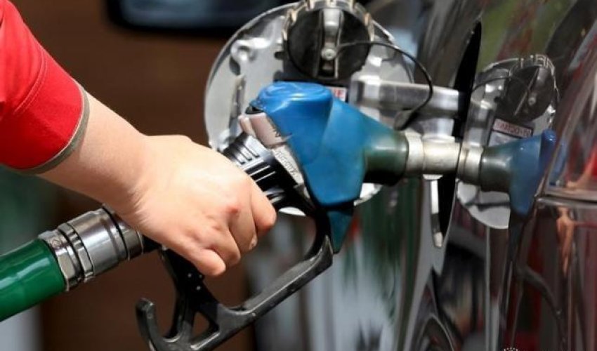 Oil rises on firm U.S., German growth but traders warn of ongoing glut Oil rises on firm U.S., German growth but traders warn of ongoing glut