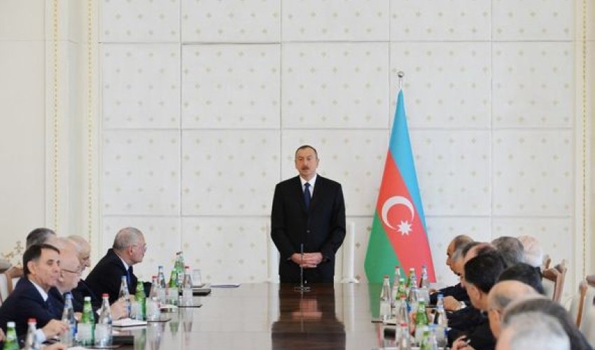 İlham Əliyev iclas keçirdi  - FOTOLAR