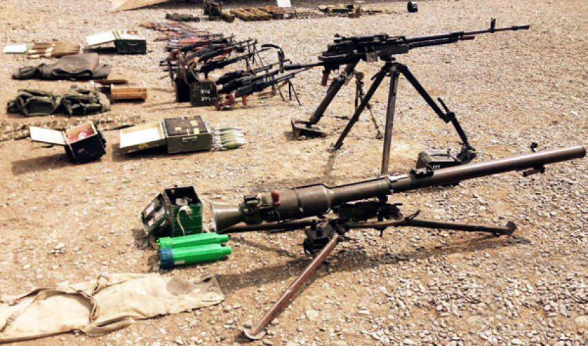 Armenians run away leaving ammo on a battlefield