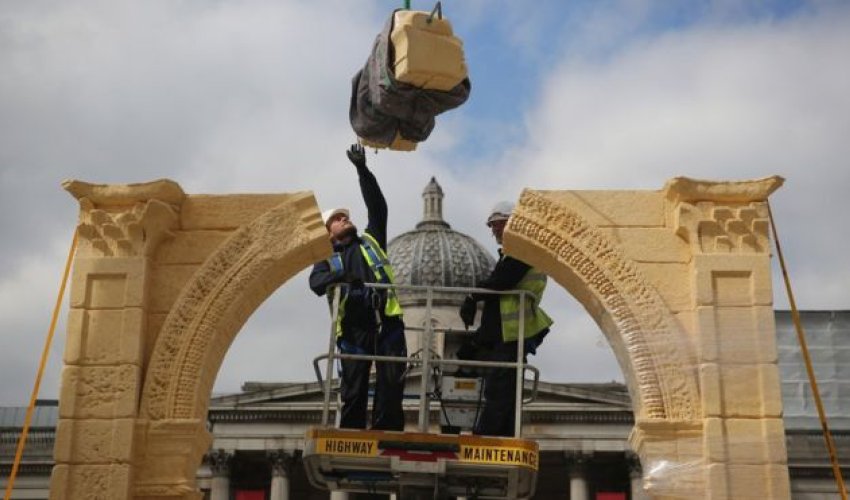 Palmyra's Arch of Triumph recreated in London