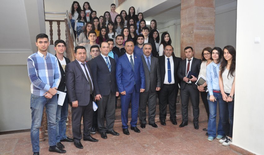 Elman Nəsirov ADU tələbələri ilə görüşdü