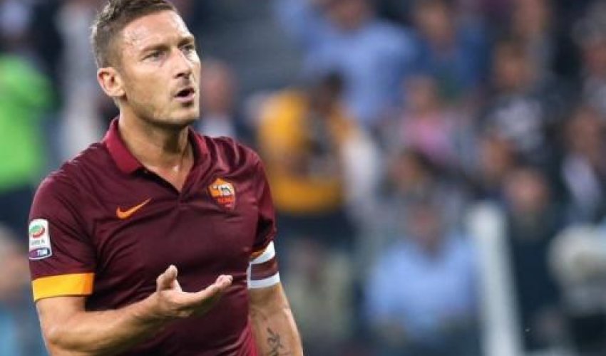 Totti yeni müqavilə imzalayır