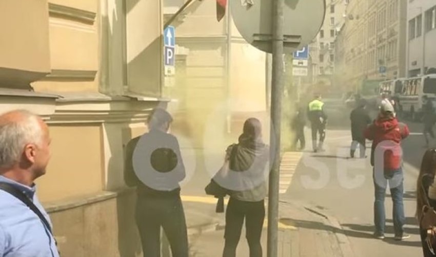 Посольство забросали файерами