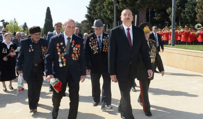 İlham Əliyev Qələbə bayramı münasibətilə keçirilən mərasimdə iştirak edib