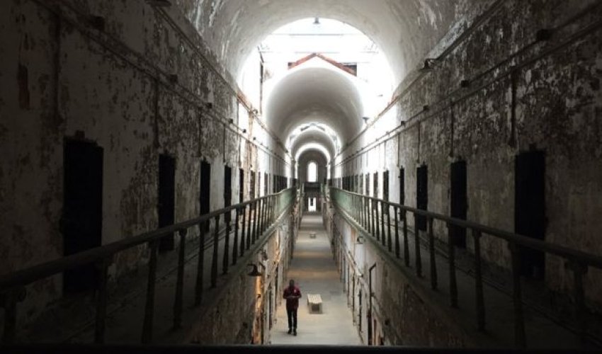Inside decaying US prison, former inmates are guides Inside decaying US prison, former inmates are guides