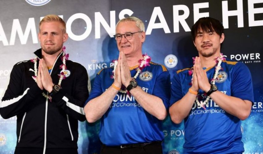 Leicester City arrive in Bangkok to heroes' welcome