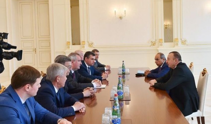 Roqozin İlham Əliyevlə danışıqlarda