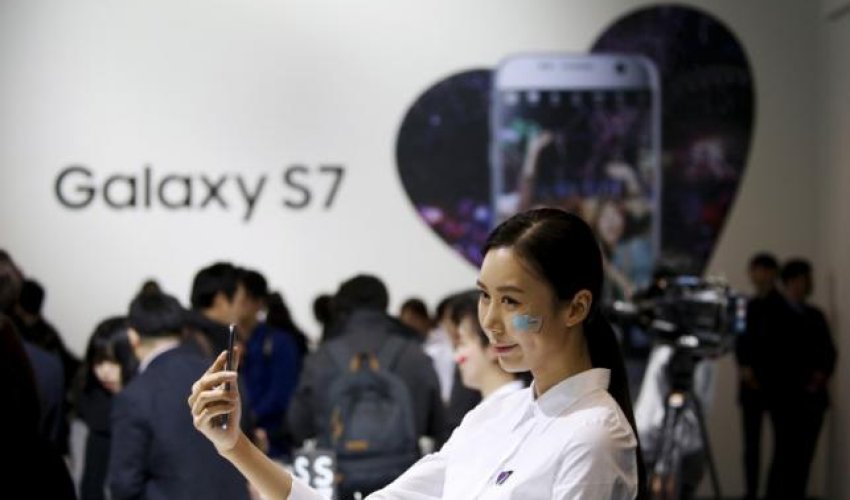 To halt smartphone slide, Samsung rewrites playbook