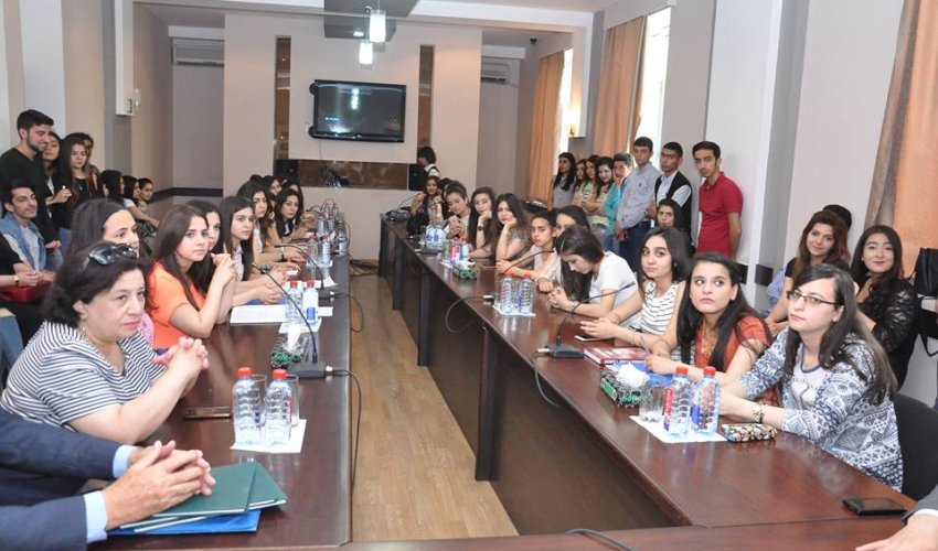 ADU-da dəyirmi masa keçirildi - FOTOLAR