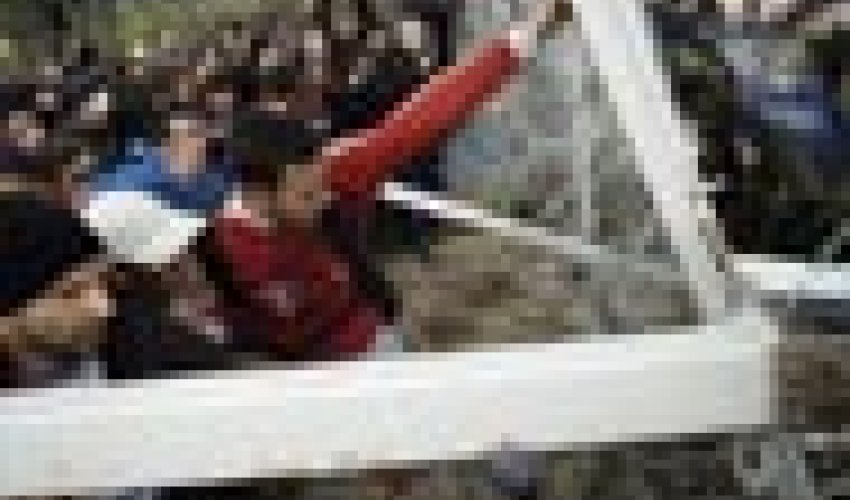 Сотни мигрантов едва не погибли - ВИДЕО