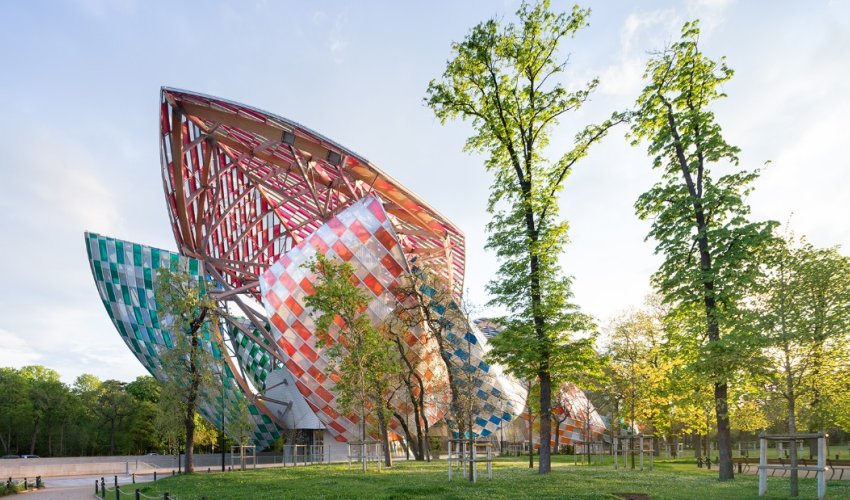 French museum turns into giant kaleidoscope