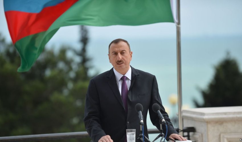 Prezident Azərbaycan Xalq Cümhuriyyətinin şərəfinə ucaldılmış abidəni ziyarət etdi