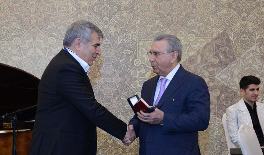 Azərbaycan diasporunun inkişafında xidmətləri olan şəxslər mükafatlandırıldı - FOTOLAR