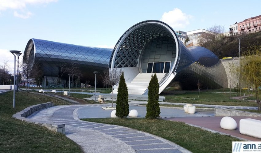 Tbilisinin gəzməli yerləri: Rike parkı - FOTO