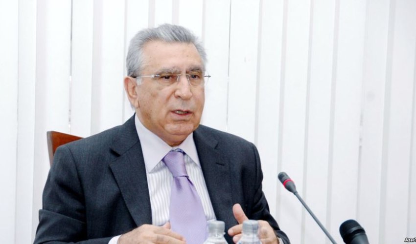 Azeri paper dismisses top official's criticism of Western financial institutions