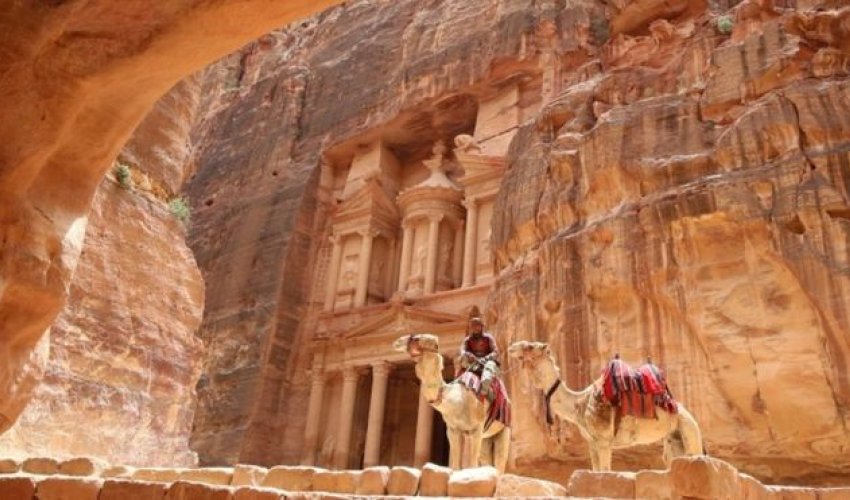 Petra, Jordan: Huge monument found 'hiding in plain sight'