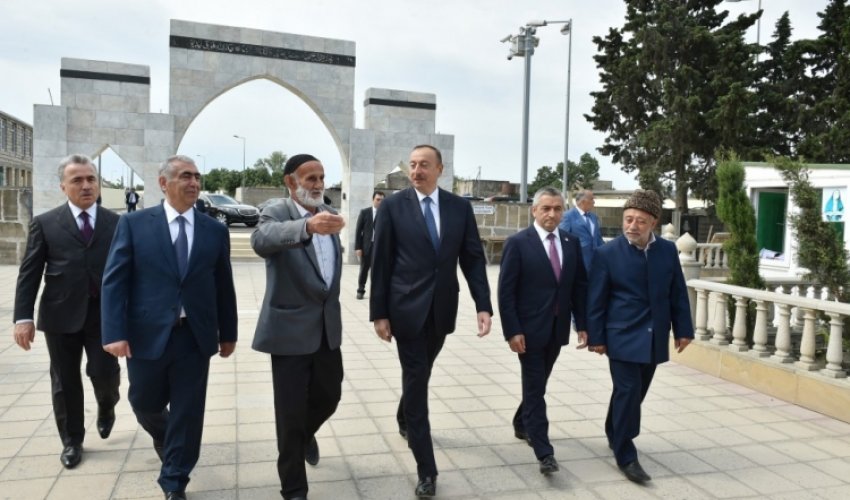 İlham Əliyev Nardaran sakinləri ilə görüşdü - FOTO