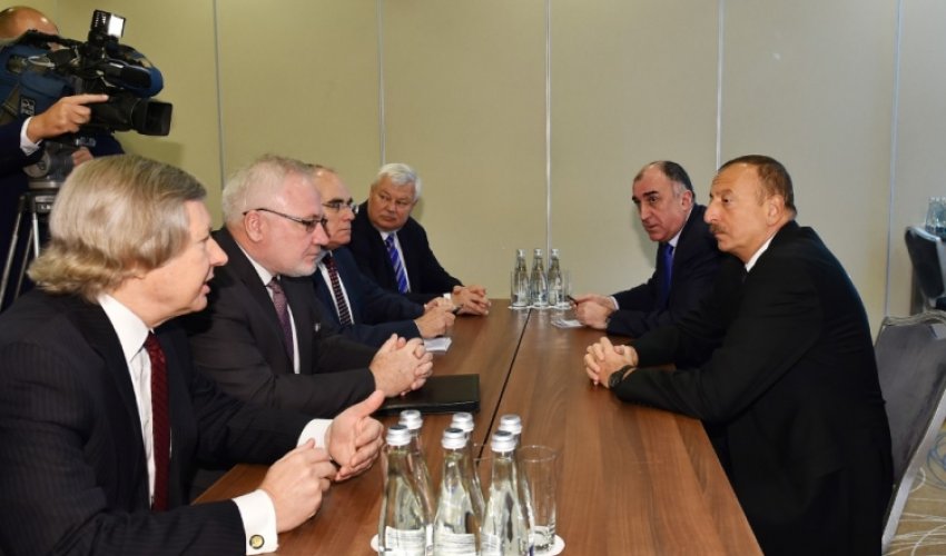 İlham Əliyev Varşavada həmsədrlərlə görüşdü